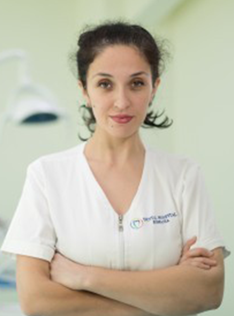 Dr. Raluca-Rosca_chirurgie-222x300